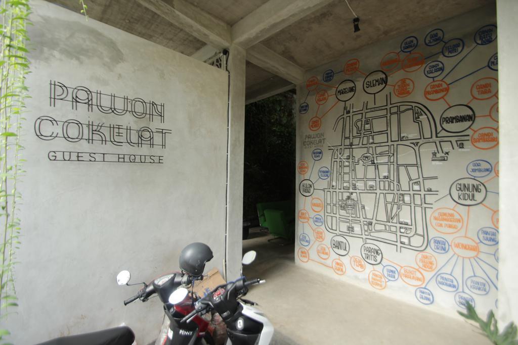 Pawon Cokelat Guesthouse Jogjakarta Buitenkant foto