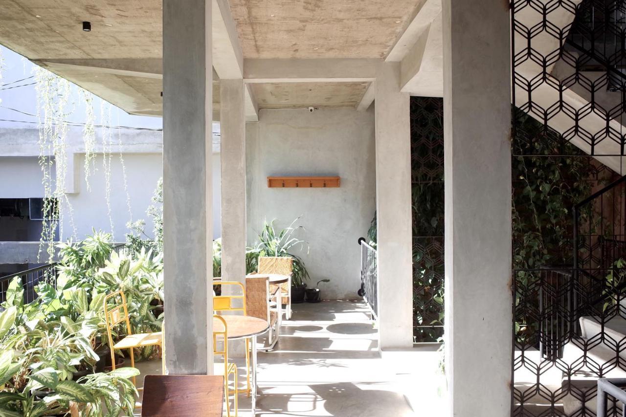 Pawon Cokelat Guesthouse Jogjakarta Buitenkant foto