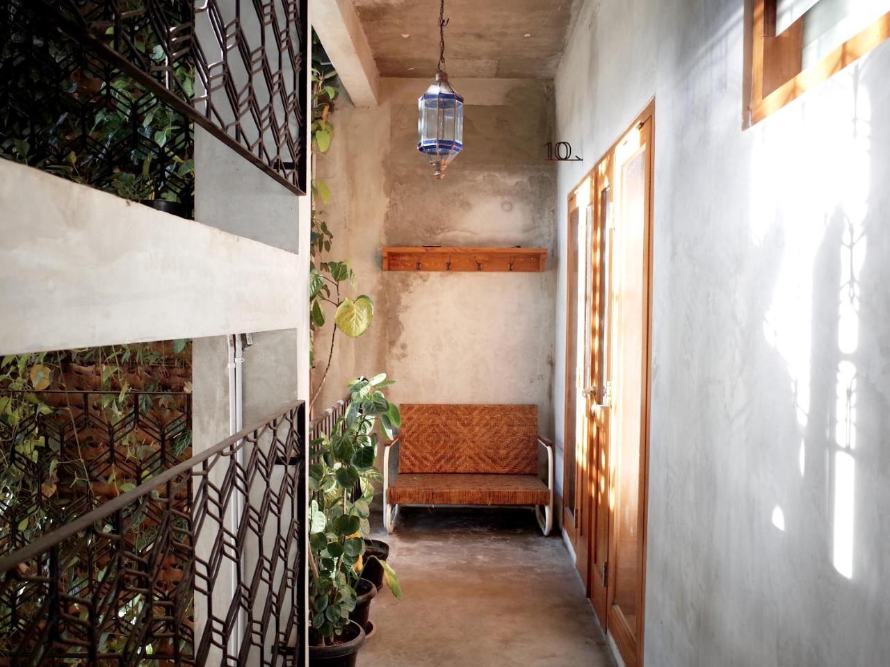 Pawon Cokelat Guesthouse Jogjakarta Buitenkant foto