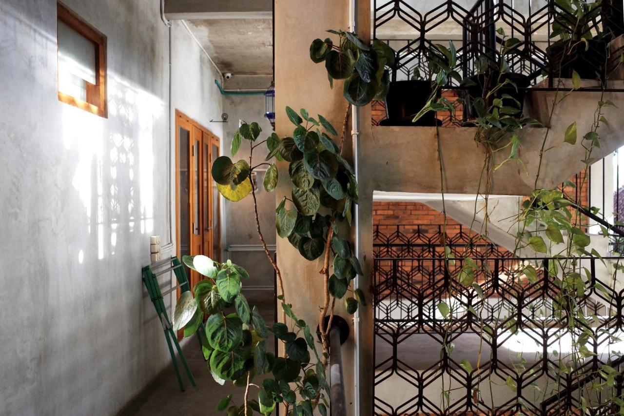 Pawon Cokelat Guesthouse Jogjakarta Buitenkant foto