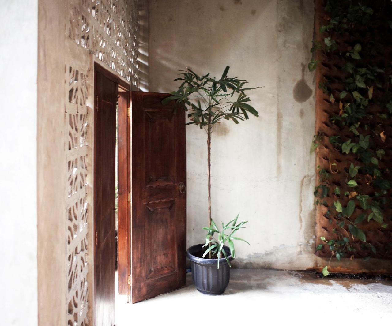 Pawon Cokelat Guesthouse Jogjakarta Buitenkant foto